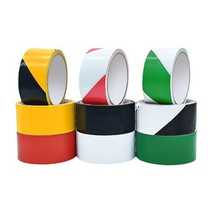 เทปเตือนความปลอดภัย PVC สีดำเหลือง สำหรับปูพื้น ทนทานต่อการสึกหรอ ติดแน่น ป้องกันพื้นผิว - Product Image 1