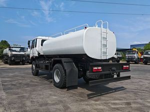 Camión Cisterna de Agua Dongfeng 4X4 8000L para Terrenos Difíciles, Personalizado, con Emisiones Especiales, Hecho en China, Certificado ISO y CCC - Product Image 2