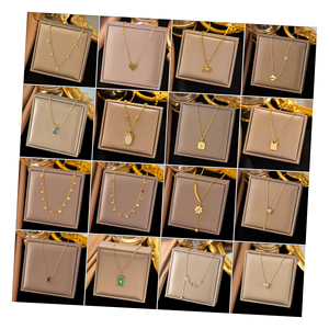Venta caliente exquisita mujer impermeable 18K chapado en oro <span class=keywords><strong>de</strong></span> acero inoxidable letra mariposa colgante collar joyería <span class=keywords><strong>de</strong></span> moda - Product Image 1