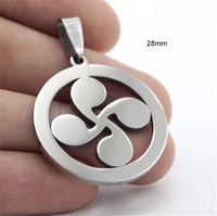 Pendentif Yiwu Aceon en acier inoxydable, symbole de croix basque, étoile, soleil, moulin à vent celtique dans un cercle, Lauburu, quatre têtes