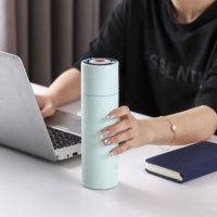 Bouteille d'eau isotherme personnalisée en acier inoxydable avec radio FM électronique rechargeable, haut-parleur Bluetooth et affichage LED de la température 12-24