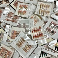 Nouvel Arrivage en Gros : Faux Ongles à Presser Faits Main en Acrylique, Formes Amande et Carrée, Effet 3D, Effet Œil de Chat Sophistiqué, avec Colle
