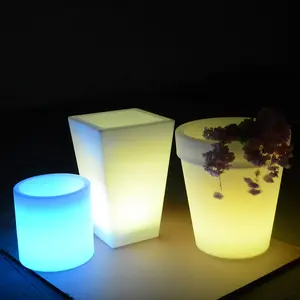 Vaso da fiori a led di colore brillante/fioriera rotonda in plastica leggera a LED pratici vasi da giardino per la cerimonia delle vacanze dell'ufficio domestico deco
