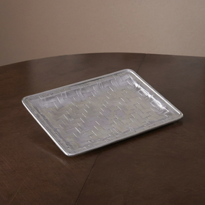 Plateau carré en aluminium tressé – Organisateur compact en métal texturé pour les chambres d'hôtel - Product Image 1