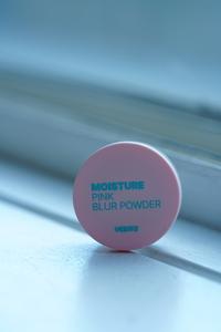 Polvo Iluminador en Tono Rosa con Centella y PHA, Polvo Fijador Hidratante para Piel Opaca y Cubrimiento de Poros - Product Image 5