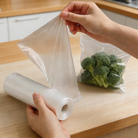 Rol met plastic zakjes voor groenten, voedselverpakkingen, fruitverpakkingen, transparante plastic zakjes voor groenten en fruit.