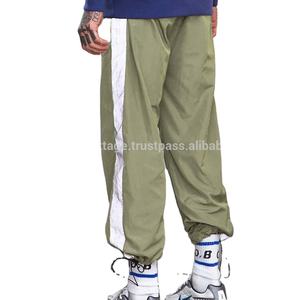 Rue de haute qualité mode hommes vêtements de sport poches latérales bandes réfléchissantes polyester lâche style conique en nylon vent pantalon de survêtement - Product Image 4