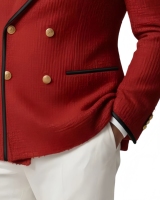Blazer Homme en Denim Texturé Rouge de Luxe, Double Boutonnage, Passepoil Noir, Boutons Dorés Élégants, Coupe Slim, Idéal pour Soirées Printanières