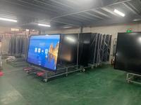 Support de charge sans fil avec panneau rotatif portrait-landscape pour clubs de fitness et points de vente phares en Asie