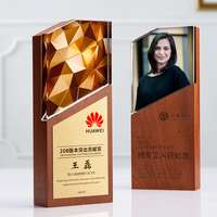Ensemble de trophées en cristal sur base en bois massif |   Récompense personnalisée gravée en forme d'étoile à cinq branches |   Combo Médaille de Champion et Souvenir