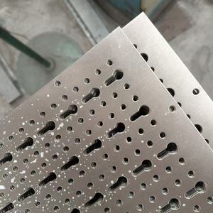 Plaque perforée en acier inoxydable durable pour les équipements de machines agricoles, anti-corrosion, ventilation efficace, conception pour atelier - Product Image 1