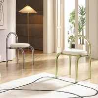 Chaise de maquillage en acrylique transparent pour filles de luxe léger personnalisé chaise de salle à manger colorée présentoir en cristal de célébrités Internet