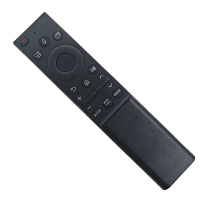 El <span class=keywords><strong>control</strong></span> remoto por voz de la serie QLED de los televisores inteligentes Samsng funciona con el mando a distancia