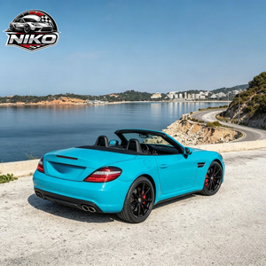 Película para Envoltura de Autos NIKO FilmHot, Color Personalizado PET Miami Blue, con Revestimiento PET, Libre de Burbujas - Product Image 1