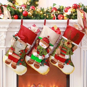 QY Wholesale Grandes décorations de Noël en forme de Père Noël, Bonhomme de neige et Cerf, accessoires pour sapin de Noël, cadeaux décoratifs - Product Image 1