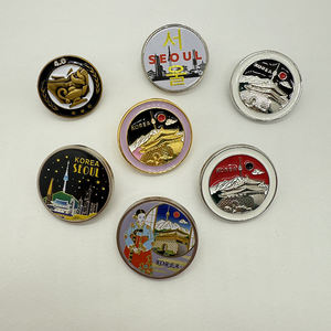 Pin Personalizado de Equipo de Fútbol Americano con Forma de Caballo para Insignias, Pin de Motocicleta con Esmalte Suave Estampado, Botón Adhesivo con Diseño de Luna - Product Image 3