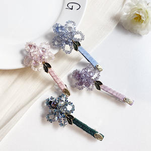 Pince à ressort fleur <span class=keywords><strong>originale</strong></span> faite à la main avec des perles de cristal latérales <span class=keywords><strong>Barrette</strong></span> à <span class=keywords><strong>cheveux</strong></span> en métal pour les cravates de <span class=keywords><strong>cheveux</strong></span> de femmes - Product Image 1