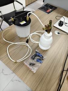 Kit <span class=keywords><strong>de</strong></span> débrayage <span class=keywords><strong>de</strong></span> <span class=keywords><strong>frein</strong></span> manuel Kit d'outils <span class=keywords><strong>de</strong></span> réservoir <span class=keywords><strong>de</strong></span> remplissage <span class=keywords><strong>de</strong></span> pompe à huile manuelle Kit <span class=keywords><strong>de</strong></span> <span class=keywords><strong>remplacement</strong></span> <span class=keywords><strong>de</strong></span> <span class=keywords><strong>liquide</strong></span> <span class=keywords><strong>de</strong></span> <span class=keywords><strong>frein</strong></span> manuel - Product Image 2