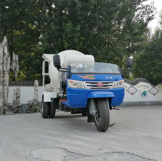 Precio de fábrica, camión mezclador portador de cemento de tres ruedas/máquina mezcladora de cemento, camión de transporte mezclador de hormigón