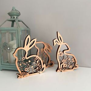 Decoración de Conejito de Pascua de Madera Natural con Flores de Primavera Pintadas a Mano - Product Image 4