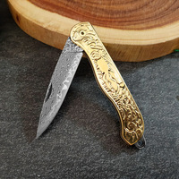 Couteau pliant Damas avec poignée en laiton personnalisable OEM extérieur Portable Camping survie tactique couteau de poche pour cadeaux