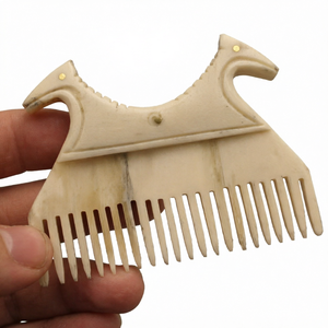 Peine de Pelo de Hueso de Búfalo Natural Tallado con Diseño Animal, Material Orgánico Pulido, Adorno para Peluquería por HF CRAFTS - Product Image 1