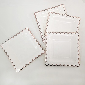 Assiettes en papier blanches jetables <span class=keywords><strong>de</strong></span> luxe <span class=keywords><strong>de</strong></span> 9 pouces carrées et rondes pour le dîner et le service <span class=keywords><strong>de</strong></span> tasses lors des fêtes d'<span class=keywords><strong>anniversaire</strong></span> et <span class=keywords><strong>de</strong></span> <span class=keywords><strong>mariage</strong></span> - Product Image 3
