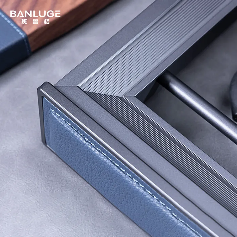 سلسلة BANLUGE خزانة تخزين عالية الجودة حمالة بنطلون على شكل حرف S مطرز بالخرز الأبيض