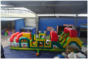 Parco Gonfiabile con Percorso a Ostacoli a Tema Calcio per Bambini e Adulti - Product Image 3