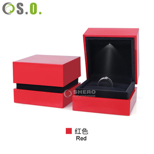 Nouvelle conception de boîte à bijoux avec éclairage LED, boîte à bagues avec éclairage LED, boîtes à bagues en cuir avec éclairage LED et logo - Product Image 3