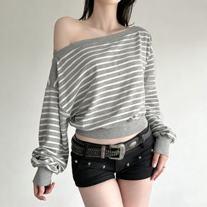 เสื้อสเวตเตอร์สไตล์อเมริกันวินเทจสีเทาสำหรับผู้หญิง คอเฉียง ทรงหลวม แขนยาว ครอปท็อป สวมใส่สบายๆ สำหรับฤดูใบไม้ผลิและฤดูใบไม้ร่วง - Product Image 4