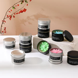 Petite bougie artisanale en cire de soja dans un pot en fer, motif petite marguerite, pour cérémonie, festival de la déesse, mariage, cadeau créatif - Product Image 3