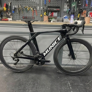 Vélo de route aérodynamique Munice R1 Carbon, Shimano Di2 24 vitesses, frein à disque, 8,1 kg, vélo de course ultraléger pour cycliste professionnel - Product Image 1