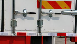 Camions de fret Sino Cargo d'<span class=keywords><strong>occasion</strong></span> 340 CV <span class=keywords><strong>19</strong></span> <span class=keywords><strong>tonnes</strong></span> 8*4 LHD Diesel <span class=keywords><strong>Camion</strong></span> de fret à plateau <span class=keywords><strong>Camion</strong></span> de fret à vendre - Product Image 6