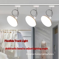 Projecteur LED sur rail en aluminium en forme d'OVNI pour studios de diffusion en direct, cabines photo et espaces commerciaux - Éclairage d'appoint à intensité variable
