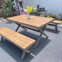 Ensemble de table à manger d'extérieur moderne 4 places en bois et plastique, mobilier de patio avec métal pour restaurant, patio ou jardin