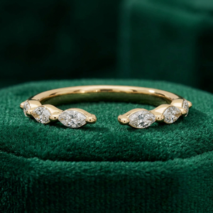 Anillo Abierto de Oro Amarillo de 14K con Diamante Cultivado en Laboratorio con Corte Marquesa, Media Alianza de Boda para Mujer - Product Image 3