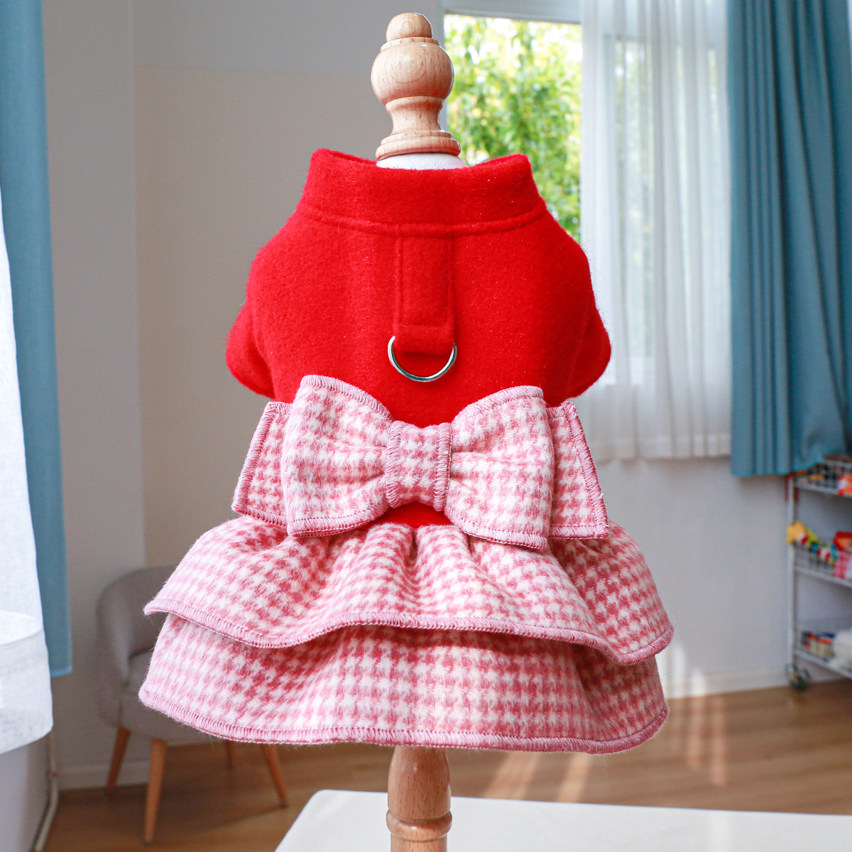 Robe en laine à carreaux rouge et rose avec jupe poitrine et dos