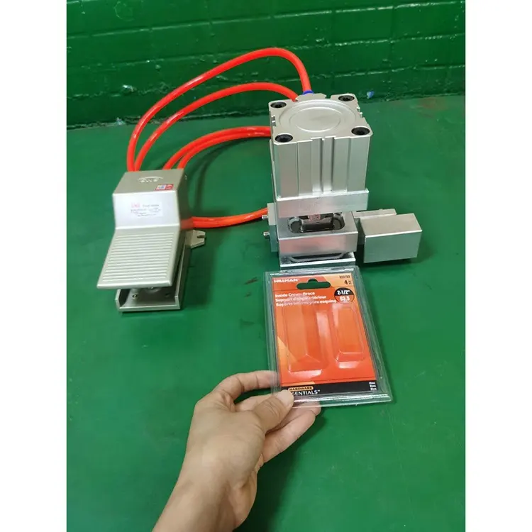 Poinçonneuse automatique de feuille de plastique de trou de prix usine pour le plastique