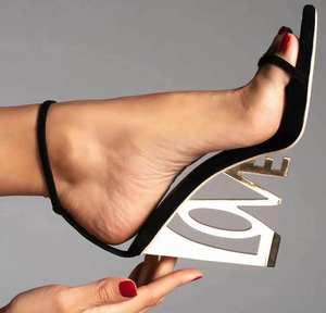 2024 moda alla moda Love letterk sandali in pelle <span class=keywords><strong>donna</strong></span> tacco speciale <span class=keywords><strong>scarpe</strong></span> alte di grandi dimensioni - Product Image 1