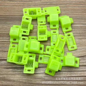 Loquet de porte en plastique vert 33 mm x 16 mm pour armoire, placard, meubles, design moderne et simple - Product Image 2