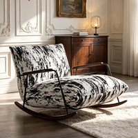 Fauteuil à bascule moderne rembourré avec repose-pieds, chaise de relaxation de type traîneau pour salon et chambre à coucher