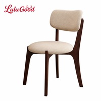Chaise de salle à manger moderne, structure en bois d'hévéa, assise rembourrée en tissu beige, pieds courbés, style nordique pour salle à manger et cuisine