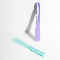 Spatule en plastique lisse rose vert personnalisée de haute qualité Masque de crème pour le visage portable Cuillère à mélanger Spatules cosmétiques de maquillage en silicone