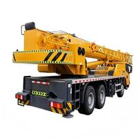 Grue mobile sur camion reconditionnée en usine 80 tonnes XCT80L6, capacité de levage lourde, bon état, équipée de moteur, boîte de vitesses, pompe et PLC