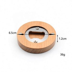 Abridor de Botellas Magnético Redondo de Madera de Haya con Grabado Personalizado de Logotipo para Recuerdo de Boda - Product Image 1