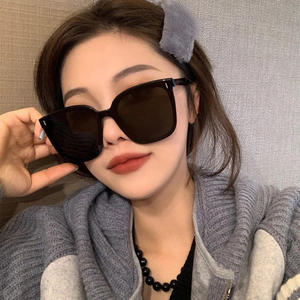 Gafas de Sol Gm Unisex Polarizadas con Marco Grande Negro, Protección UV400 para Pesca, Viajes, Conducción y Atuendos de Moda - Product Image 4