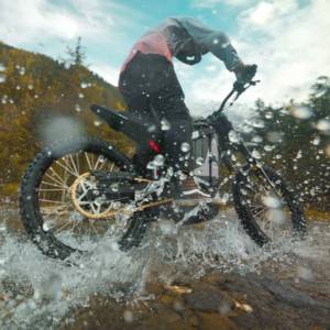 <span class=keywords><strong>Moto</strong></span> tout-terrain électrique à charge rapide 4H, batterie LG 72V, autonomie 120 km, récupération d'énergie, pour adultes (UE/US), vente en gros - Product Image 1