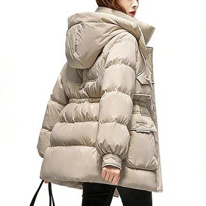 Veste d'hiver matelassée décontractée mi-longue à capuche pour femme Boying, cintrée à la taille, unie, coupe-vent, tendance, chaude, vêtements d'extérieur ODM / OEM - Product Image 2
