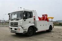Truk Derek Penyelamat Jalan Dongfeng 4*2 Satu Tarik Dua Bak Datar 150hp Diesel Transmisi Manual Mesin Cummins